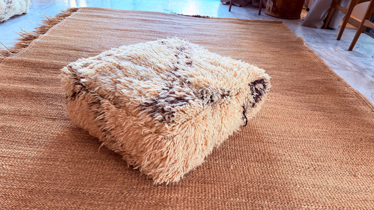 RP23 Berber Pouf