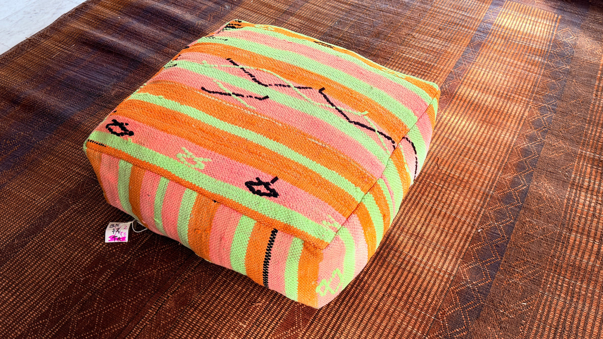 RP29 Berber Pouf