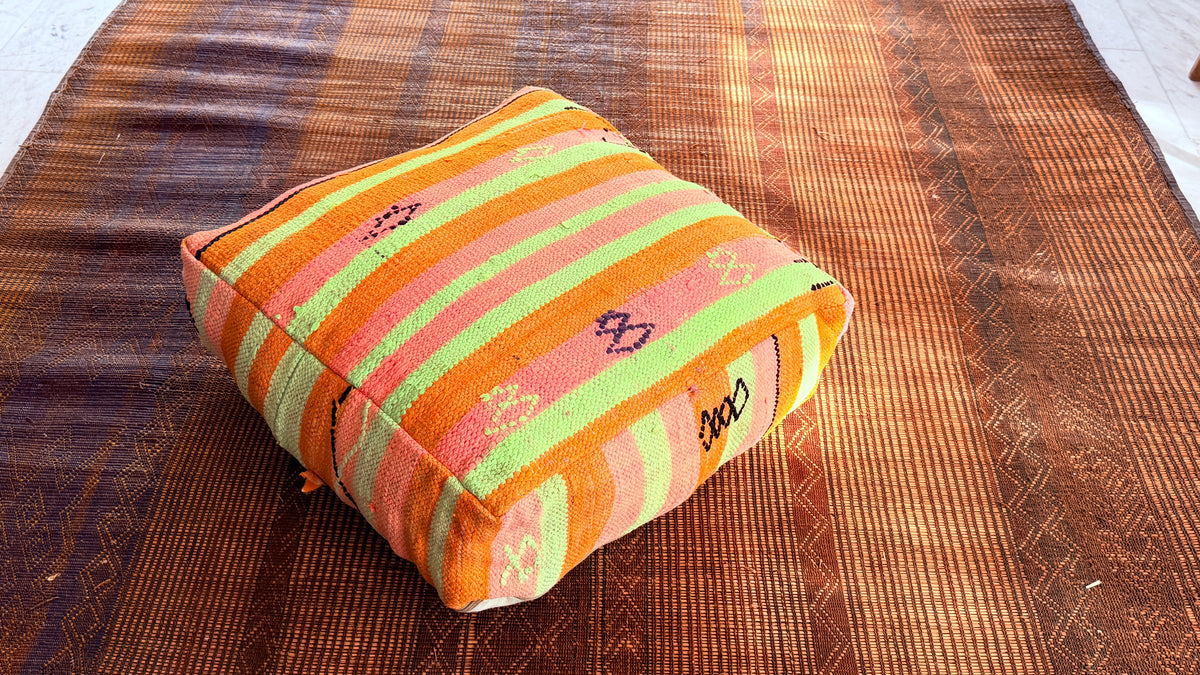 RP31 Berber Pouf